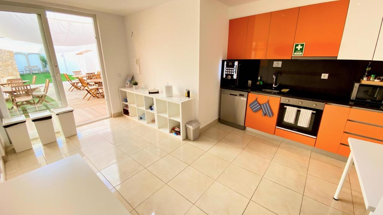 Casa Amarela Guesthouse Albufeira Luaran gambar