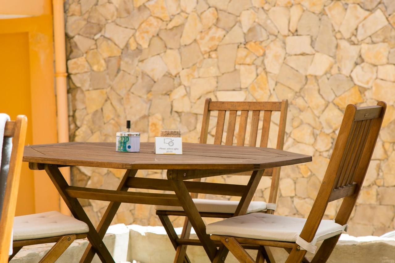 Casa Amarela Guesthouse Albufeira Luaran gambar